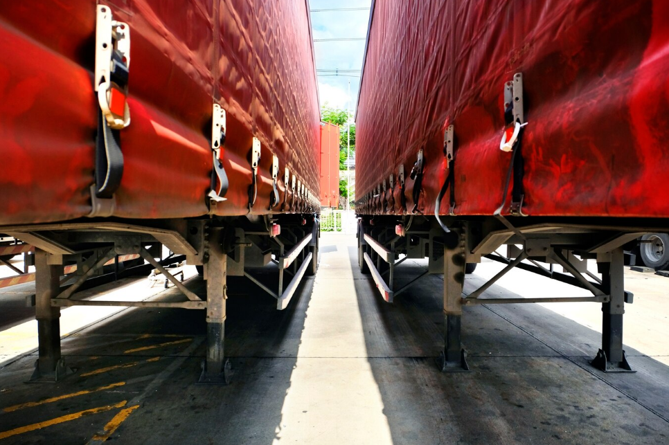 Alege siguranta in transport: prelata camion